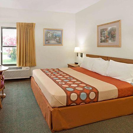 Super 8 By Wyndham Hampshire Il Hotel Екстериор снимка