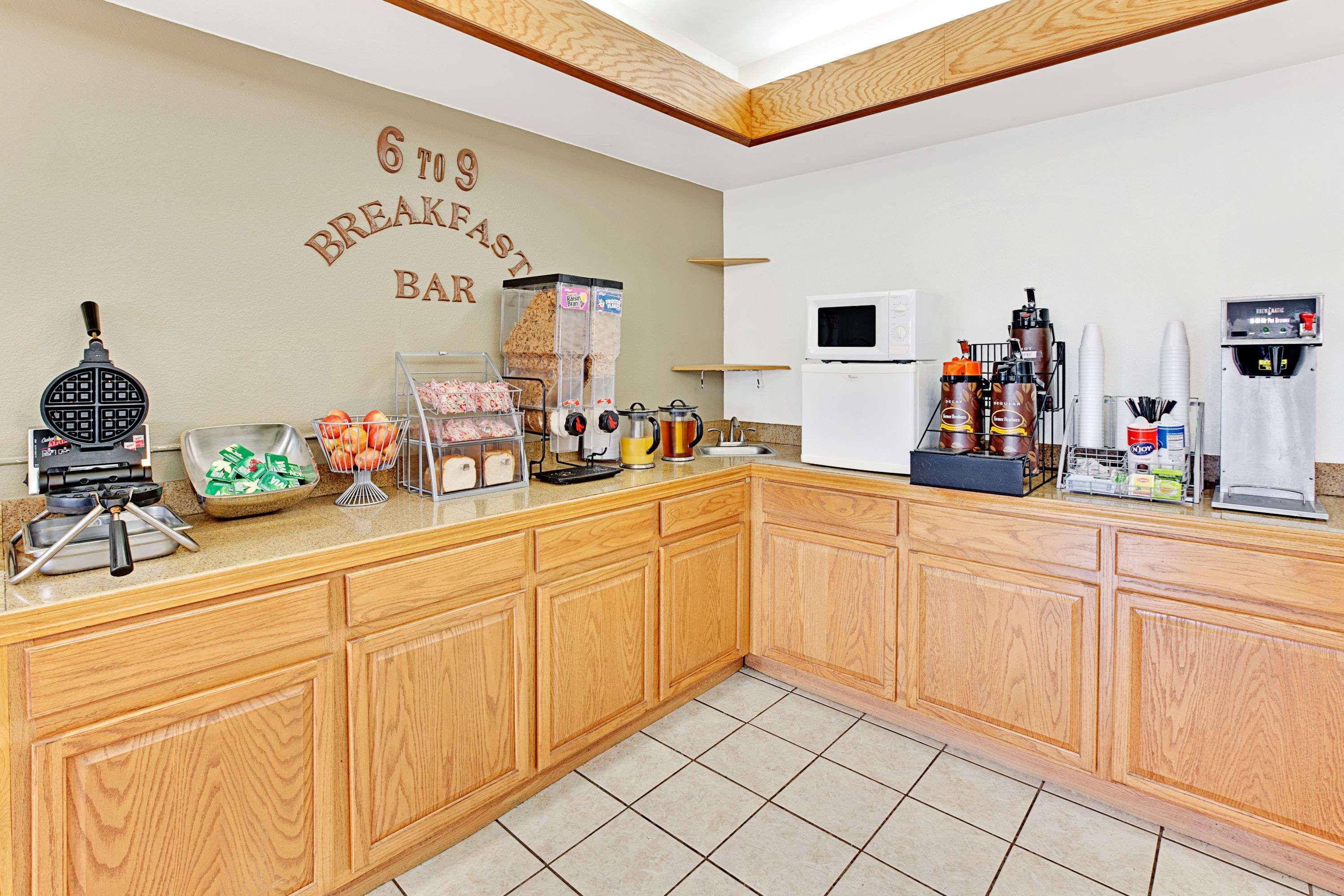 Super 8 By Wyndham Hampshire Il Hotel Екстериор снимка