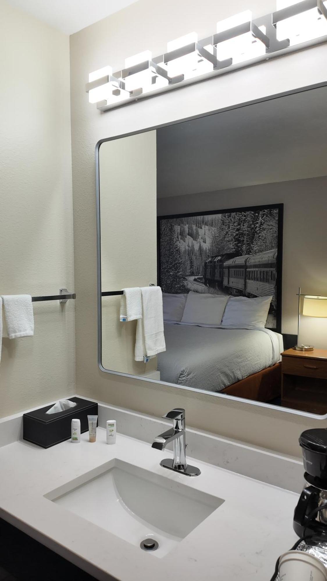 Super 8 By Wyndham Hampshire Il Hotel Екстериор снимка