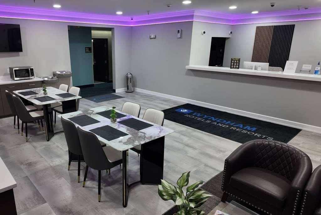 Super 8 By Wyndham Hampshire Il Hotel Интериор снимка